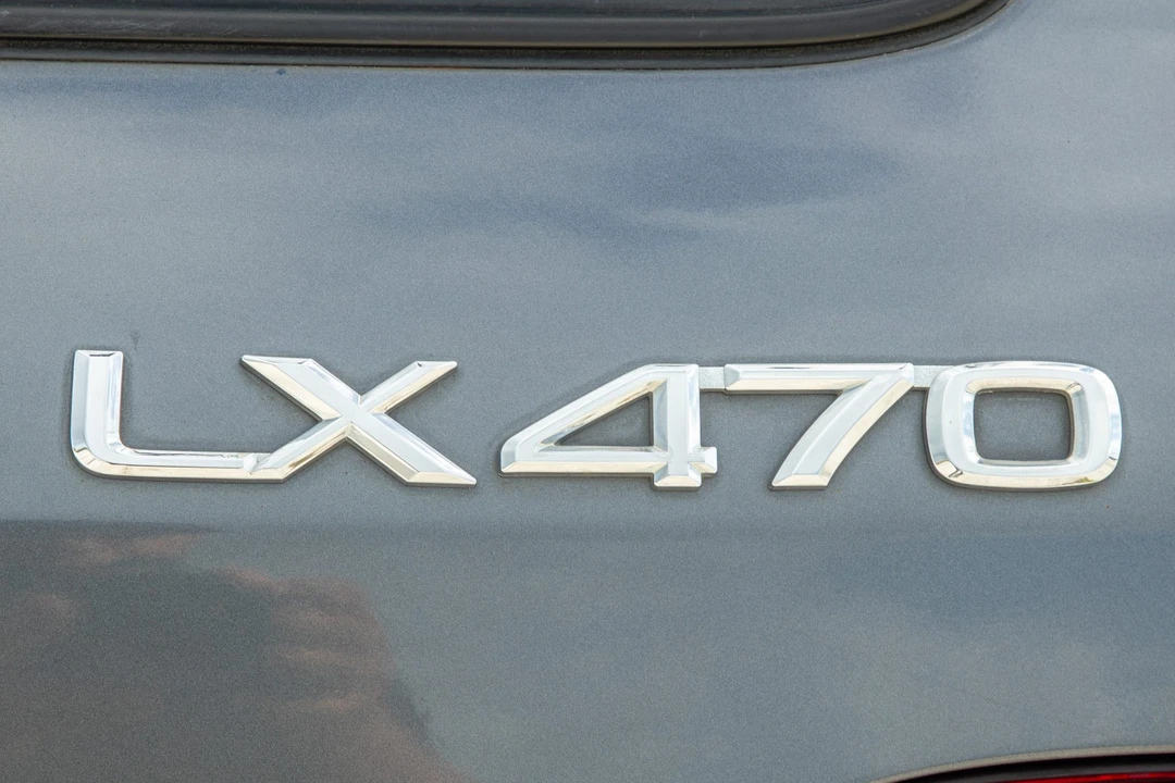 2005 Lexus LX 2nd Gen - Image 28 of 31