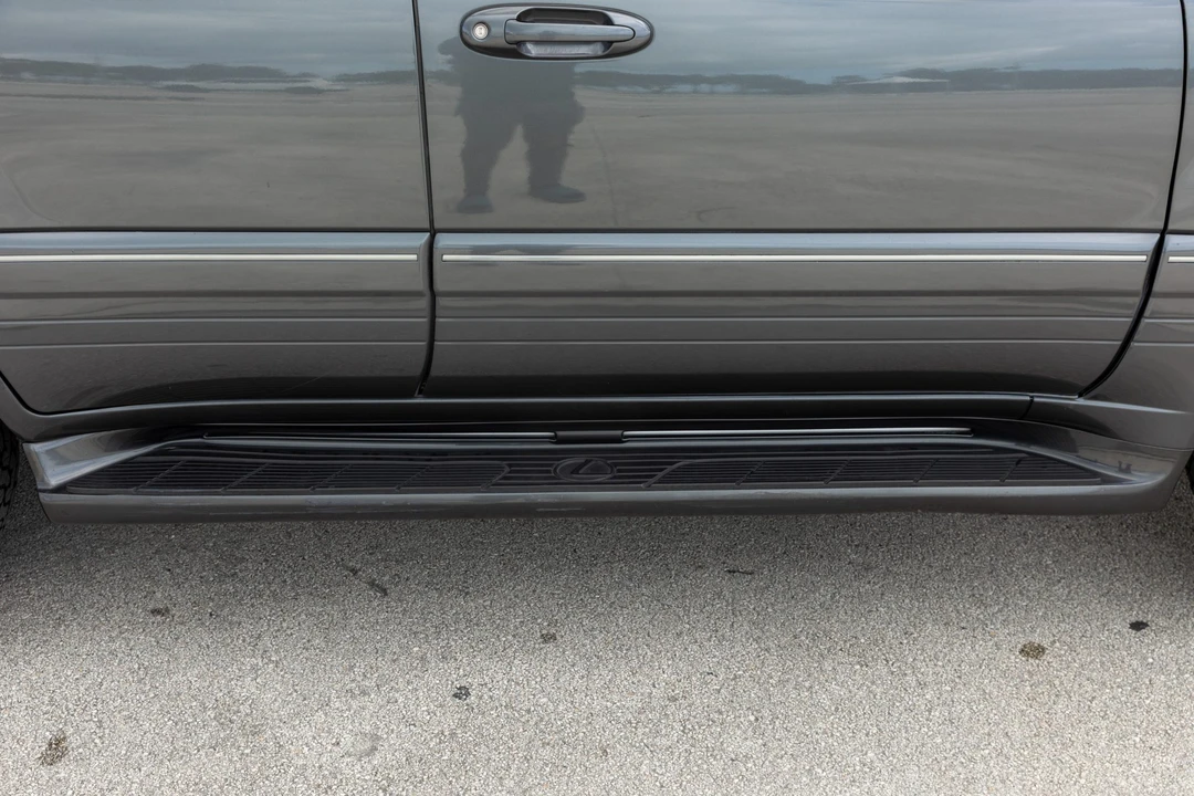 2005 Lexus LX 2nd Gen - Image 14 of 31