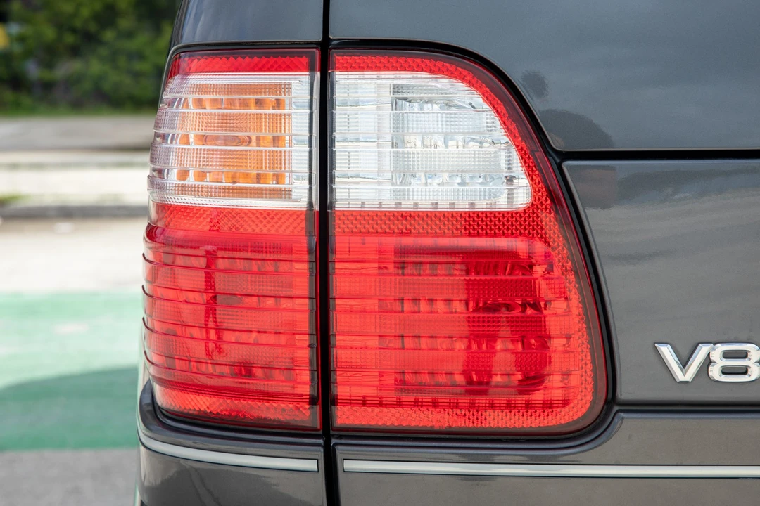 2005 Lexus LX 2nd Gen - Image 24 of 31
