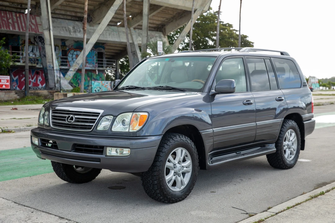 2005 Lexus LX 2nd Gen - Image 9 of 31