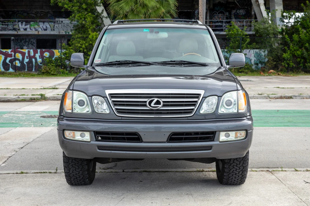 2005 Lexus LX 2nd Gen - Image 11 of 31