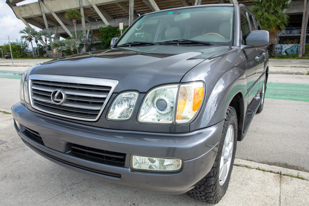 2005 Lexus LX 2nd Gen - Image 10 of 31
