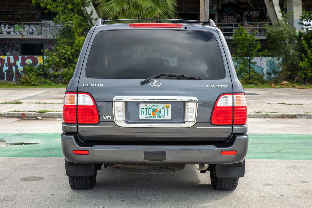 2005 Lexus LX 2nd Gen - Image 6 of 31