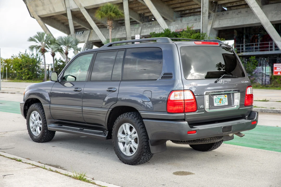 2005 Lexus LX 2nd Gen - Image 7 of 31