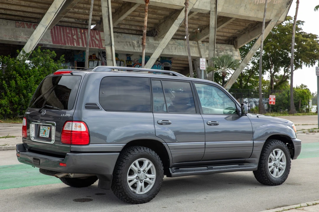 2005 Lexus LX 2nd Gen - Image 5 of 31
