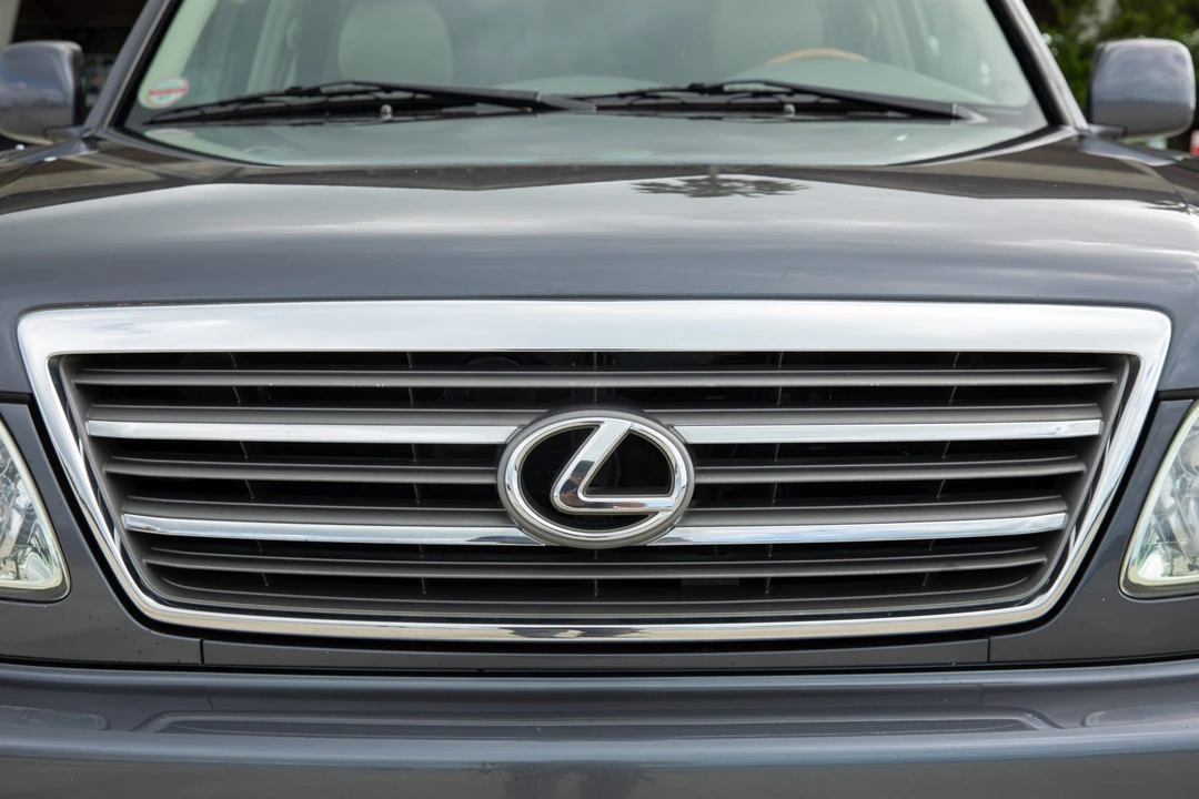 2005 Lexus LX 2nd Gen - Image 26 of 31