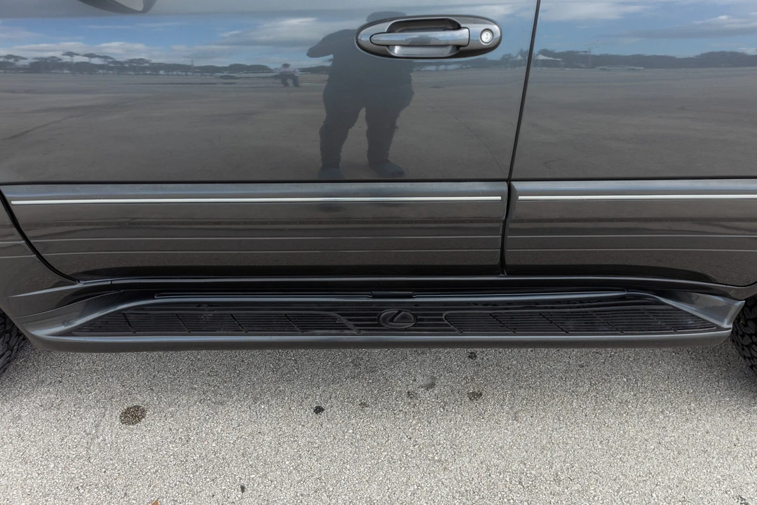 2005 Lexus LX 2nd Gen - Image 18 of 31