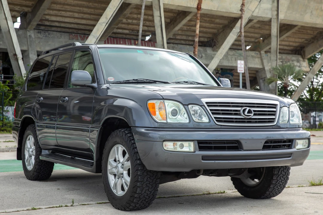 2005 Lexus LX 2nd Gen - Image 3 of 31