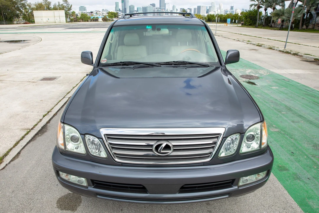 2005 Lexus LX 2nd Gen - Image 12 of 31