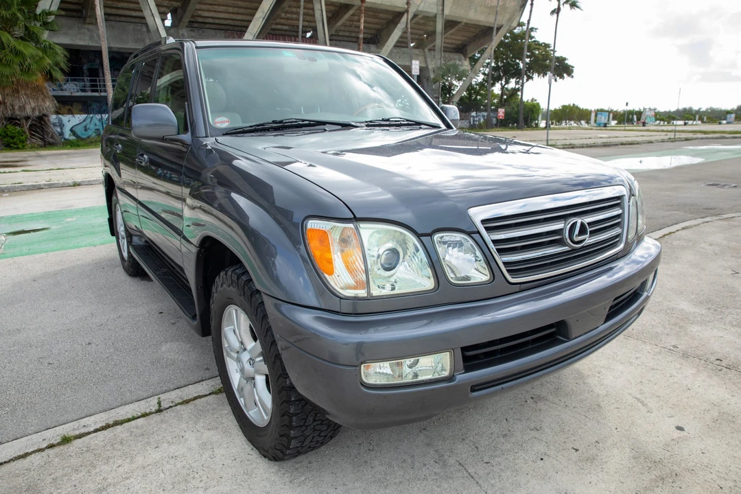 2005 Lexus LX 2nd Gen - Image 2 of 31