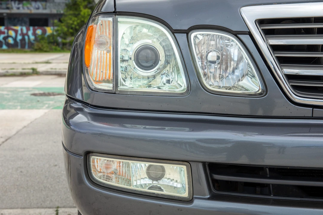 2005 Lexus LX 2nd Gen - Image 22 of 31