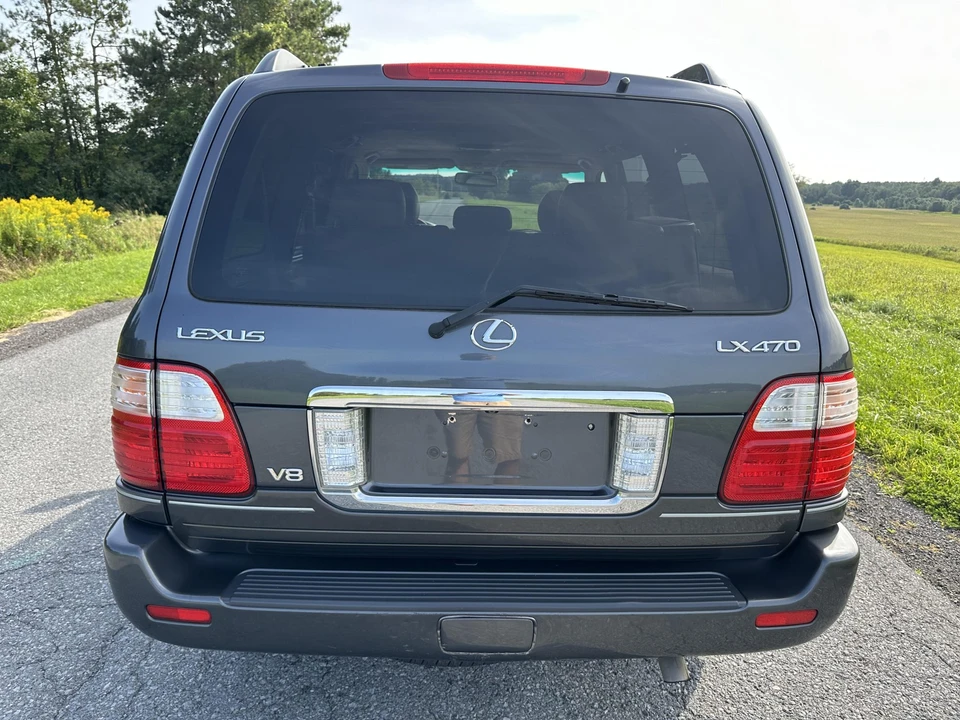 2005 Lexus LX 2nd Gen - Image 15 of 31