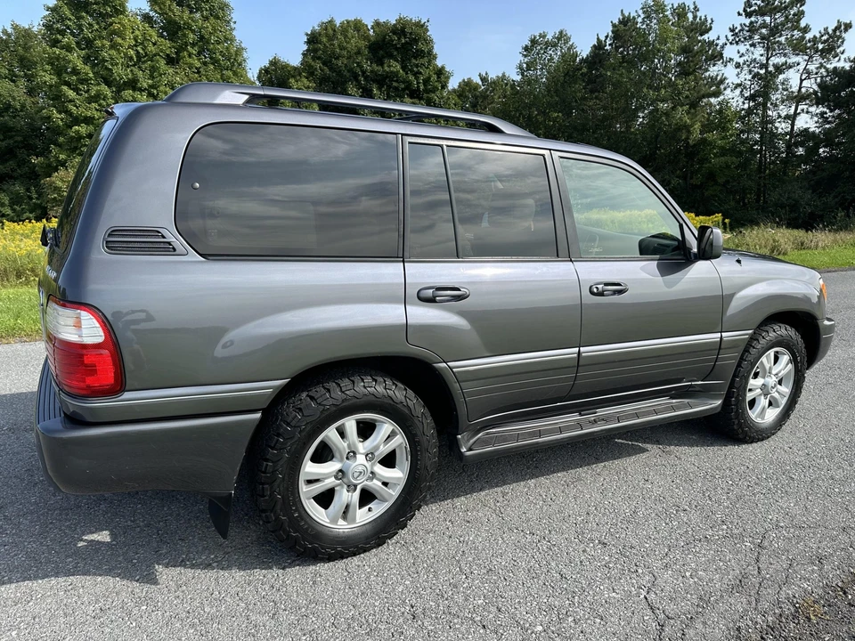 2005 Lexus LX 2nd Gen - Image 21 of 31