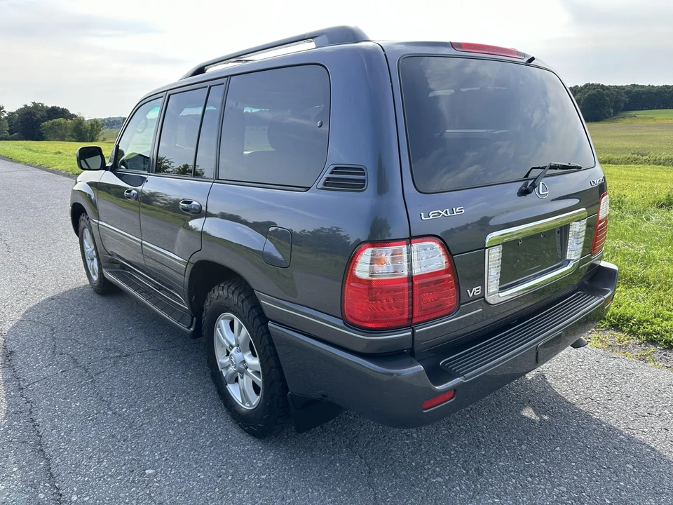 2005 Lexus LX 2nd Gen - Image 13 of 31