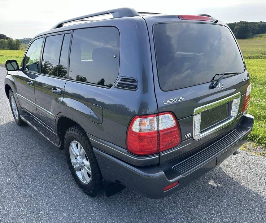 2005 Lexus LX 2nd Gen - Image 12 of 31