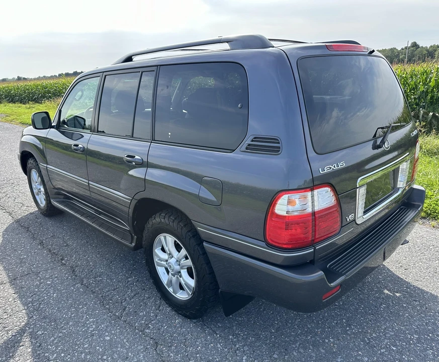 2005 Lexus LX 2nd Gen - Image 11 of 31