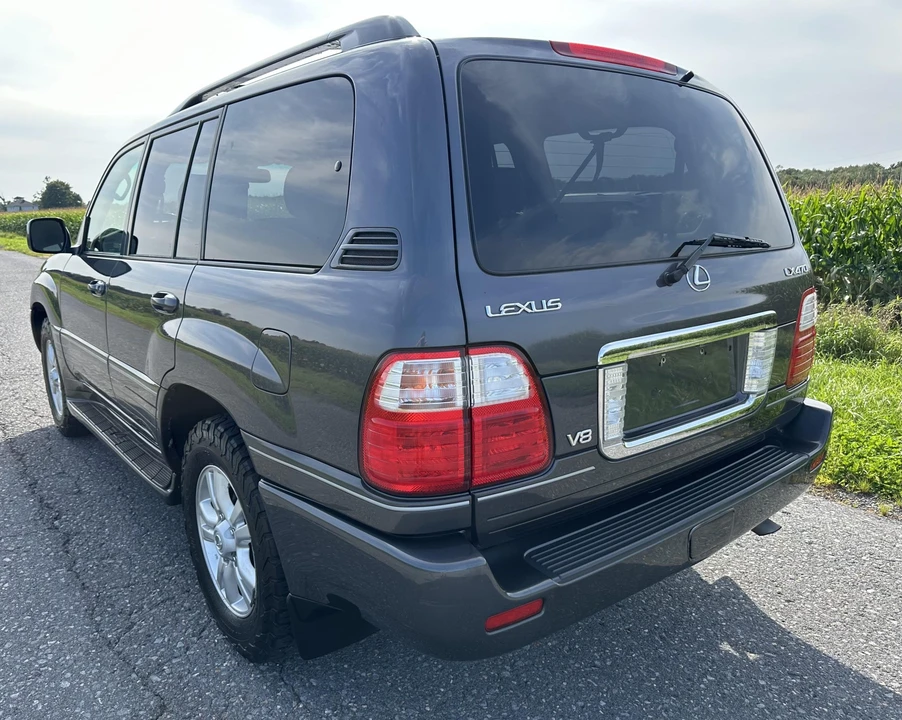 2005 Lexus LX 2nd Gen - Image 10 of 31
