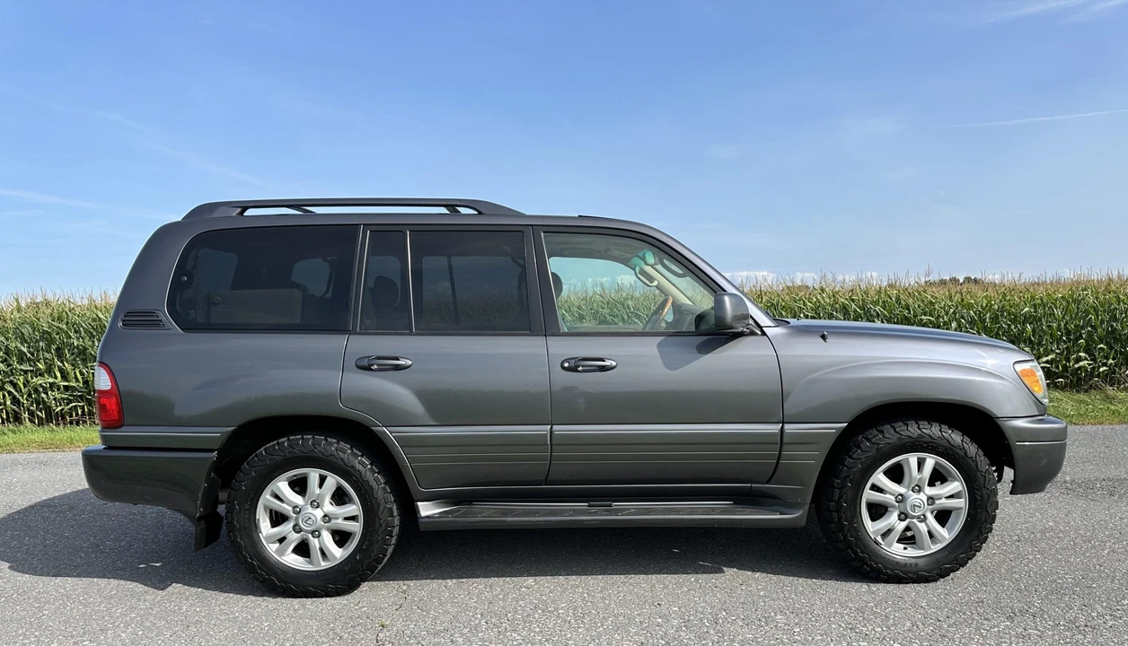 2005 Lexus LX 2nd Gen - Image 22 of 31