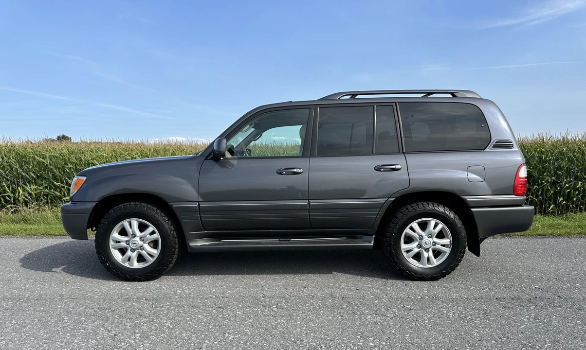 2005 Lexus LX 2nd Gen - Image 8 of 31