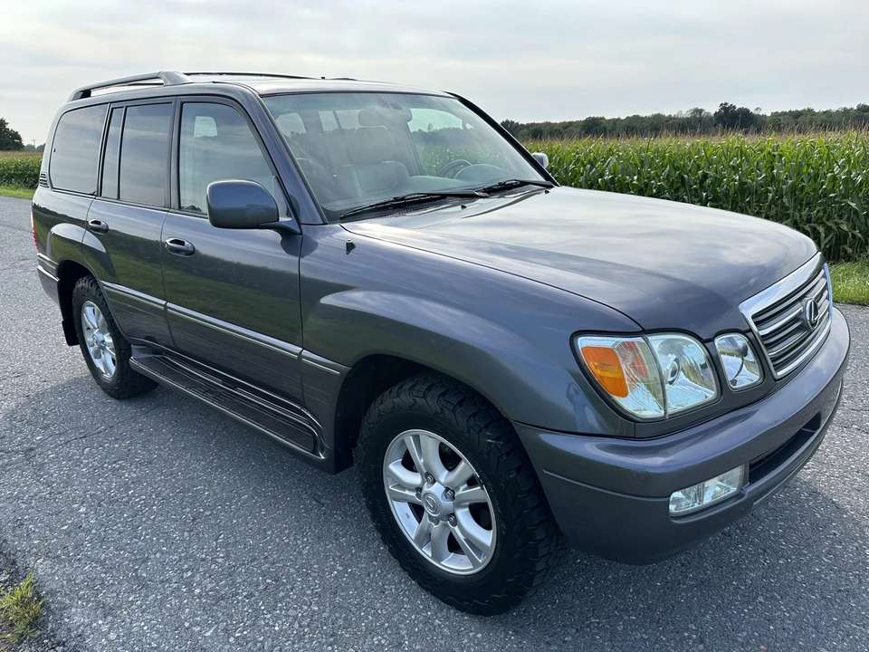 2005 Lexus LX 2nd Gen - Image 23 of 31