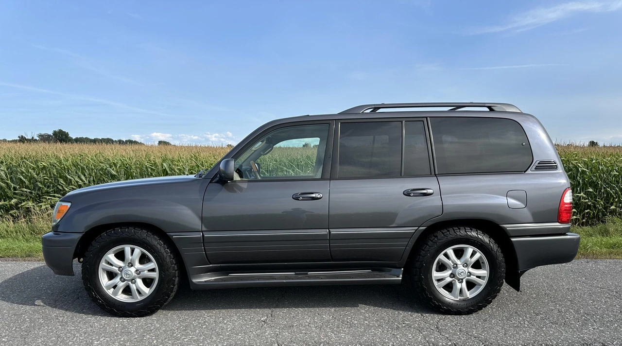 2005 Lexus LX 2nd Gen - Image 6 of 31