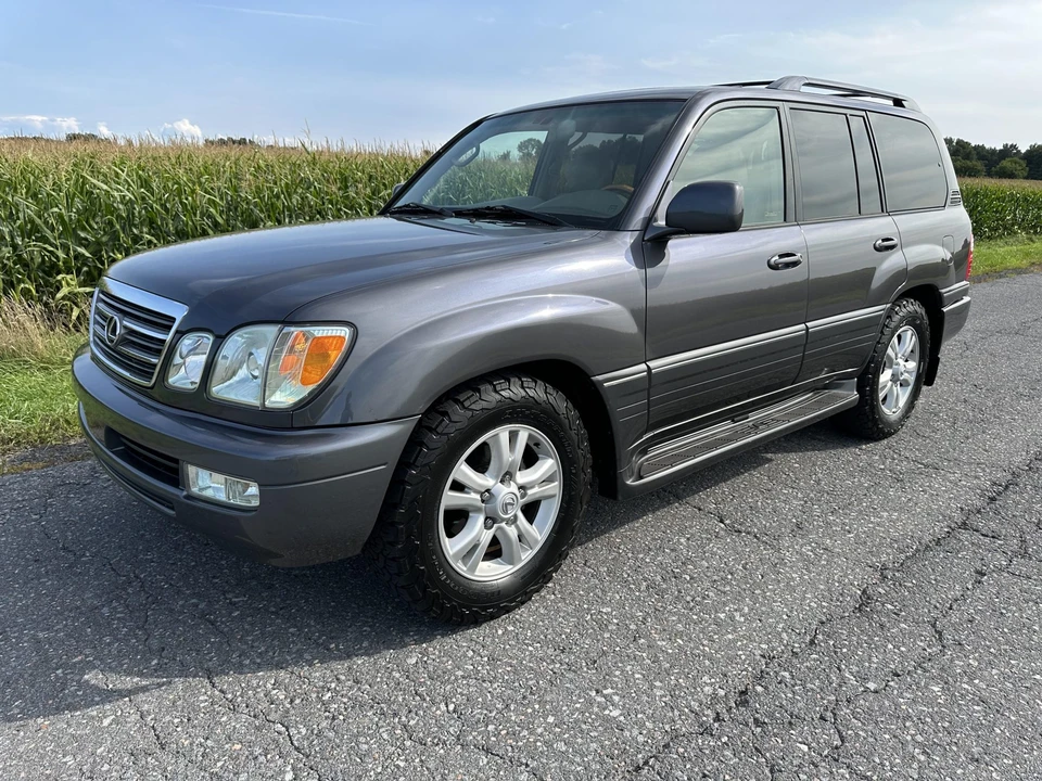 2005 Lexus LX 2nd Gen - Image 2 of 31