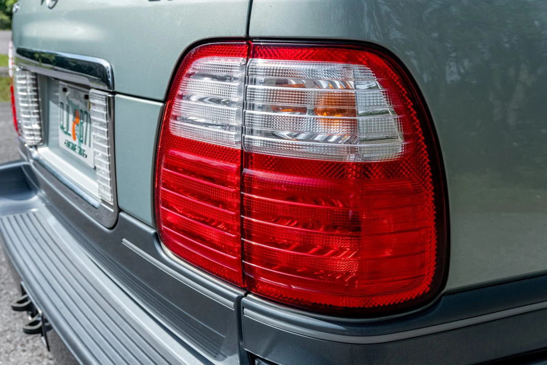 2005 Lexus LX 2nd Gen - Image 22 of 31