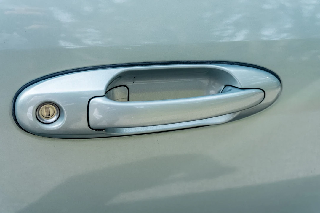 2005 Lexus LX 2nd Gen - Image 27 of 31