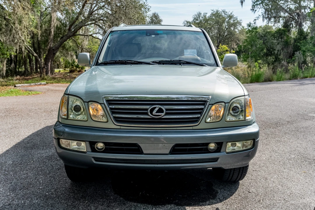 2005 Lexus LX 2nd Gen - Image 9 of 31