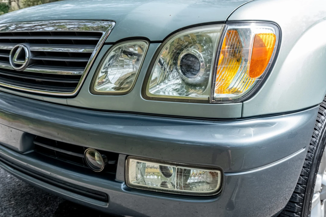 2005 Lexus LX 2nd Gen - Image 12 of 31