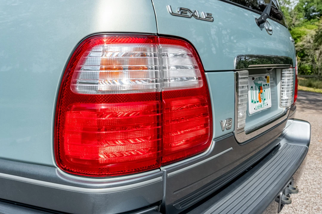 2005 Lexus LX 2nd Gen - Image 21 of 31