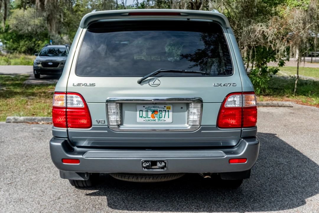 2005 Lexus LX 2nd Gen - Image 5 of 31