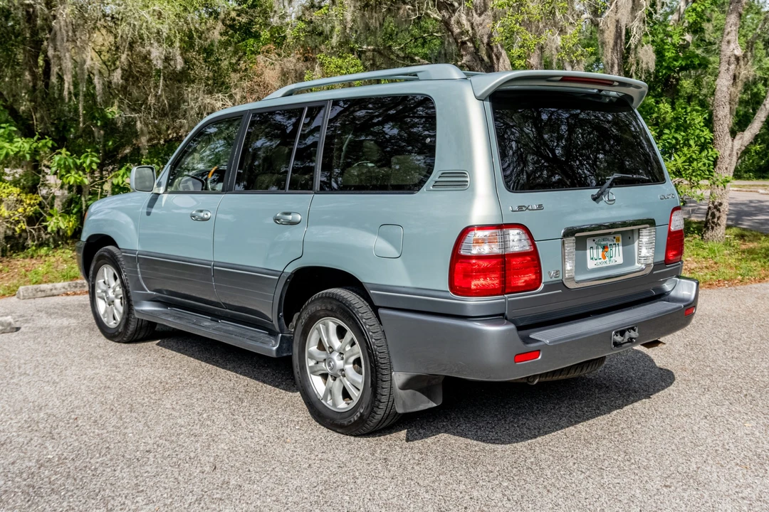 2005 Lexus LX 2nd Gen - Image 4 of 31