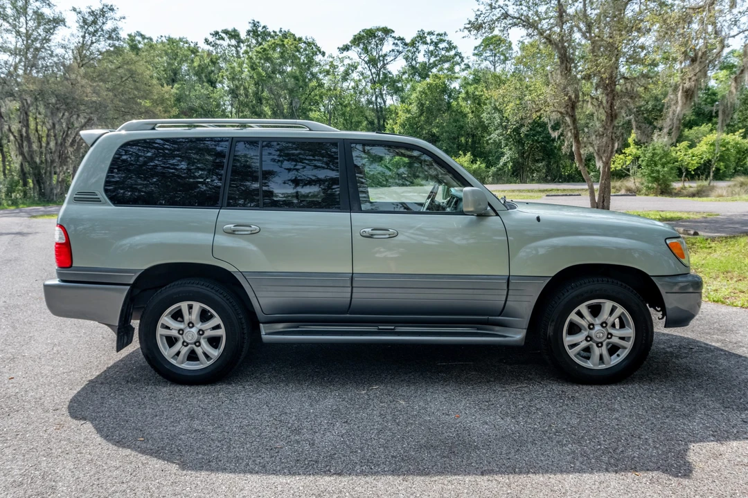 2005 Lexus LX 2nd Gen - Image 7 of 31