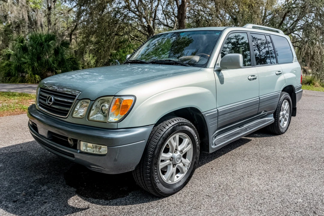 2005 Lexus LX 2nd Gen - Image 2 of 31