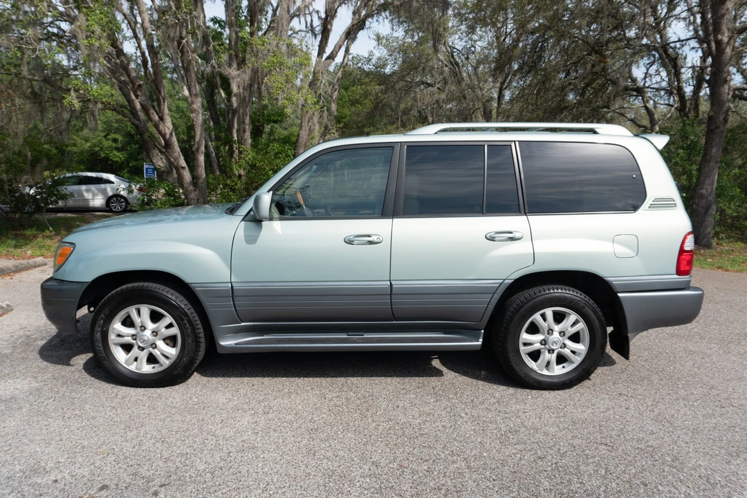 2005 Lexus LX 2nd Gen - Image 3 of 31