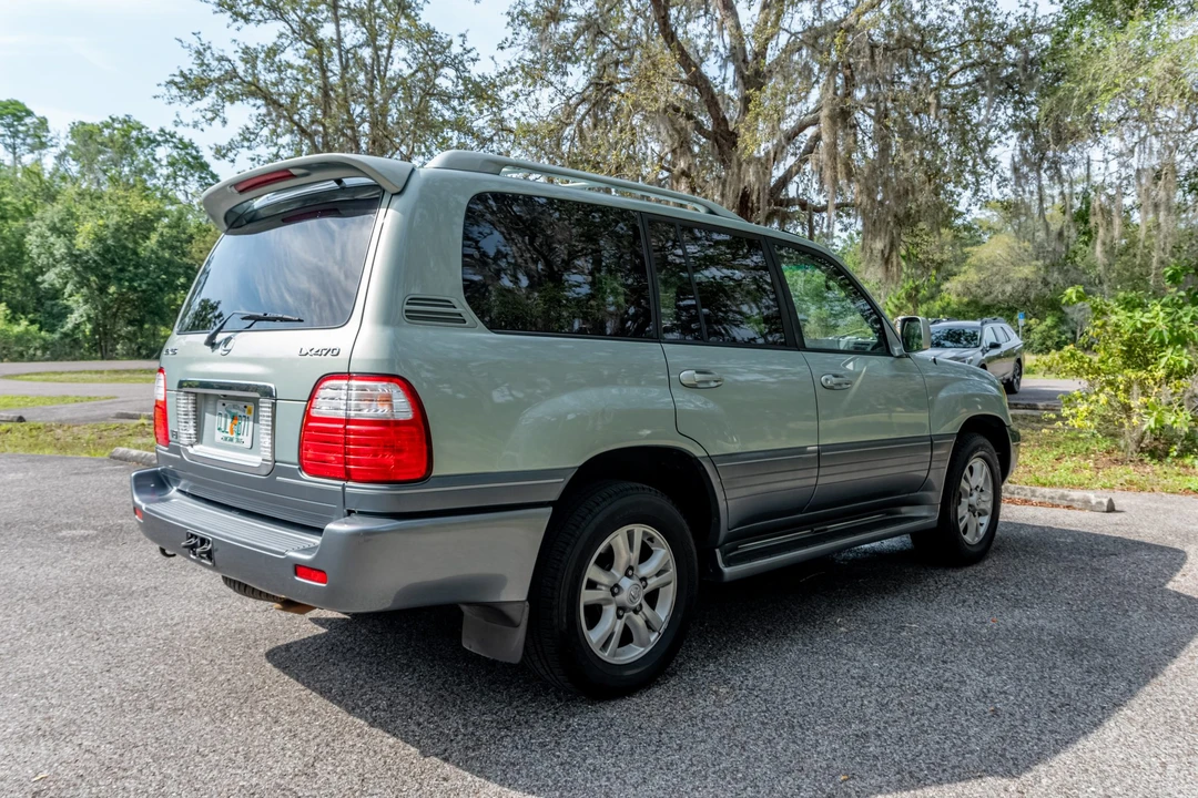 2005 Lexus LX 2nd Gen - Image 6 of 31