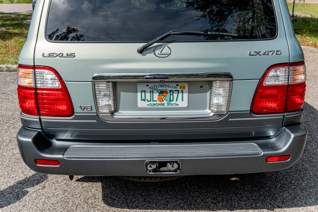 2005 Lexus LX 2nd Gen - Image 20 of 31