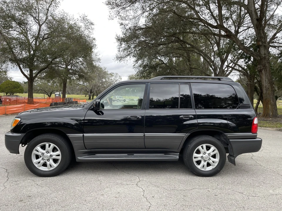 2005 Lexus LX 2nd Gen - Image 3 of 31