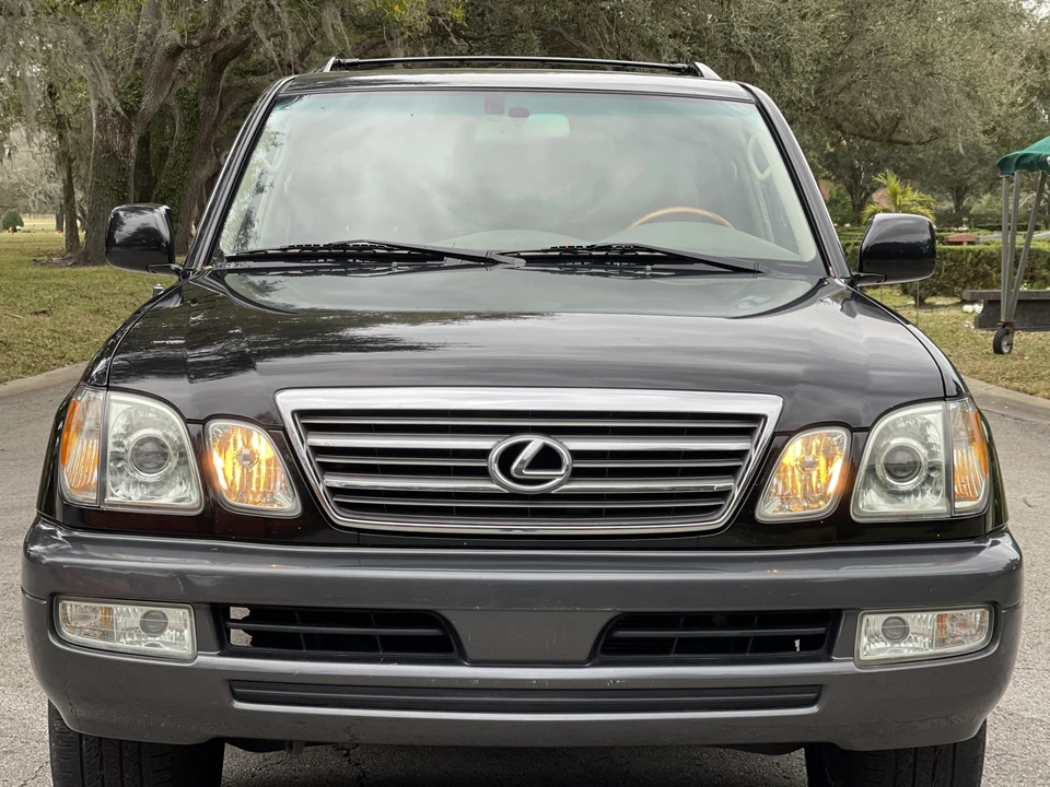 2005 Lexus LX 2nd Gen - Image 19 of 31