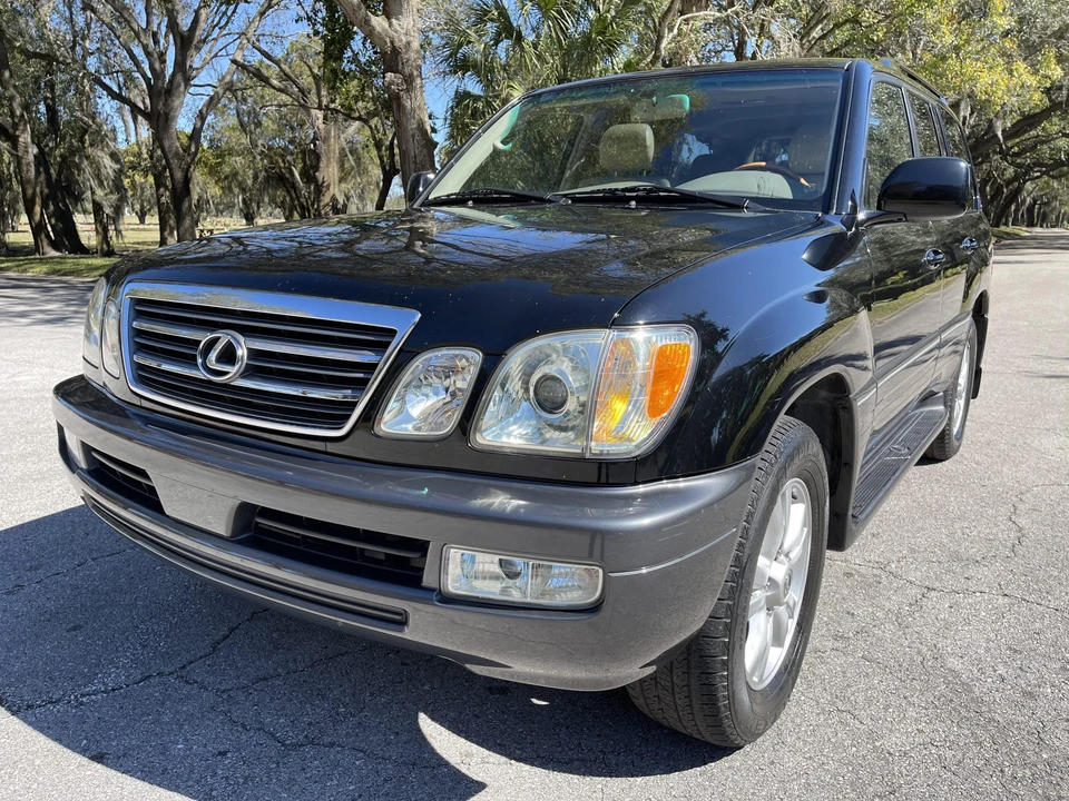 2005 Lexus LX 2nd Gen - Image 11 of 31