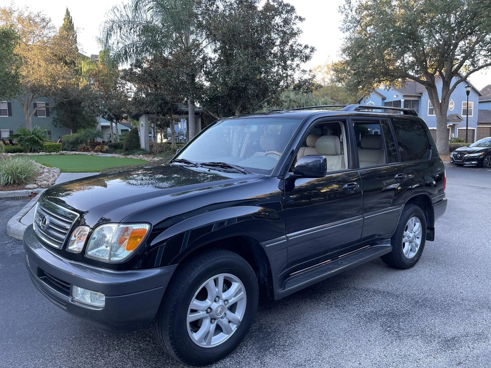 2005 Lexus LX 2nd Gen - Image 12 of 31
