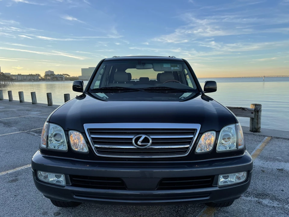 2005 Lexus LX 2nd Gen - Image 23 of 31