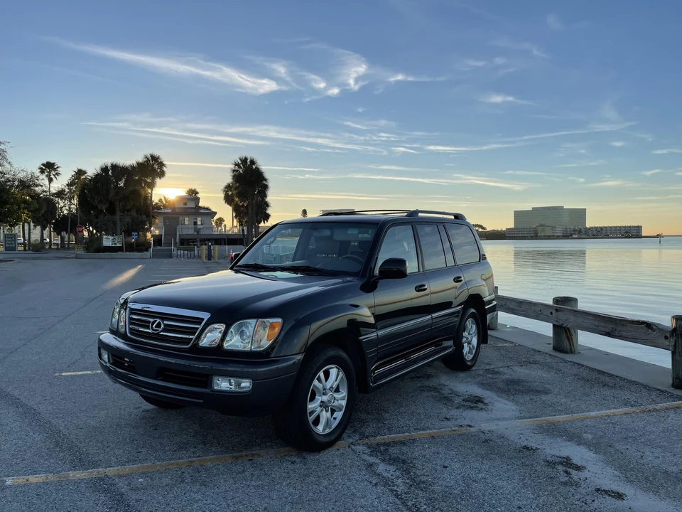 2005 Lexus LX 2nd Gen - Image 14 of 31