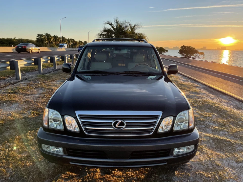 2005 Lexus LX 2nd Gen - Image 24 of 31