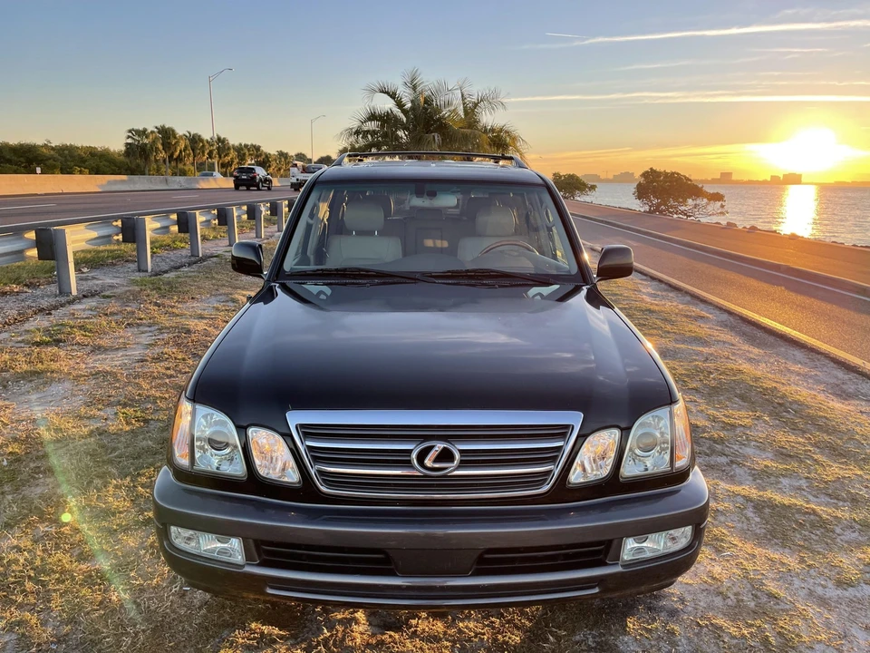 2005 Lexus LX 2nd Gen - Image 25 of 31
