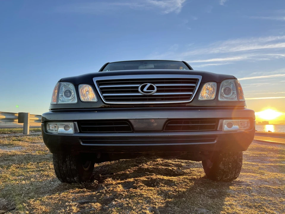2005 Lexus LX 2nd Gen - Image 26 of 31