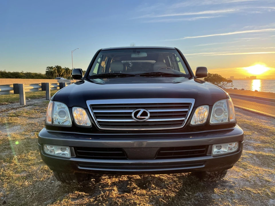 2005 Lexus LX 2nd Gen - Image 27 of 31