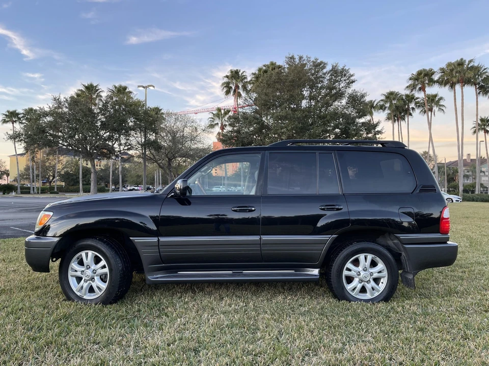 2005 Lexus LX 2nd Gen - Image 2 of 31