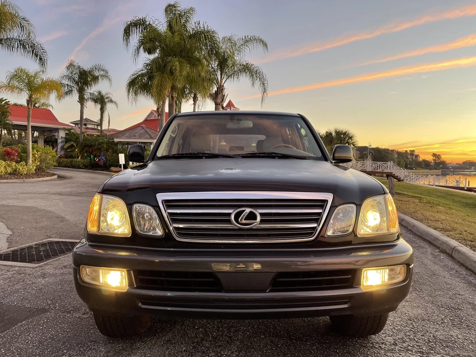 2005 Lexus LX 2nd Gen - Image 29 of 31